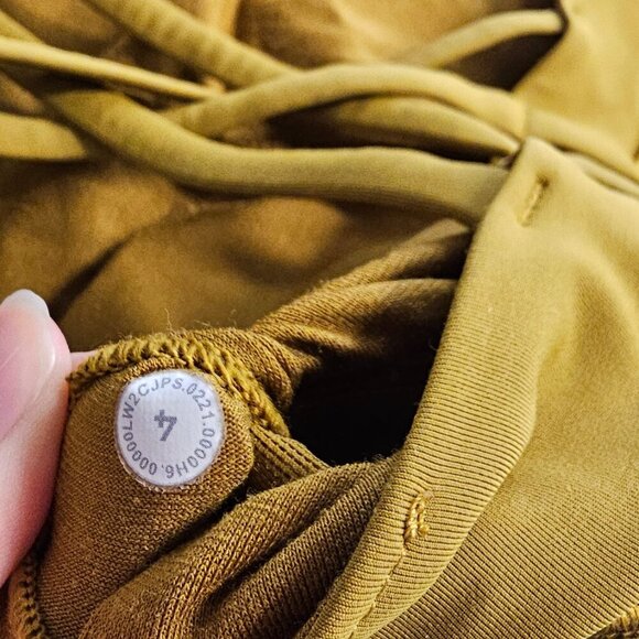 Lululemon Energy Bra, Longline, High Neck, Athletic, Gym, Workout, Size 4 - Picture 3 of 6